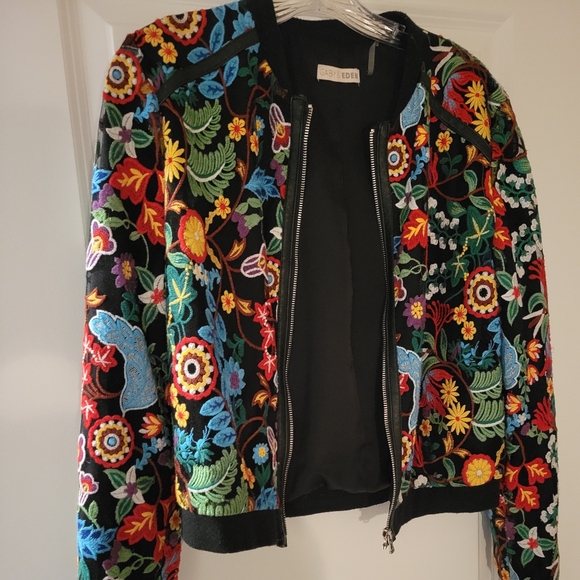 GABY & EDEN Jackets & Blazers - Gaby & Eden Gorgeous Floral Embroidered Jacket